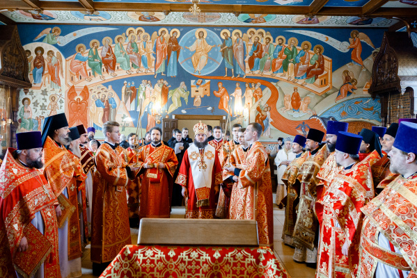 Игумен Алексий сослужил епископу Фоме в Богоявленском храме д. Бородино