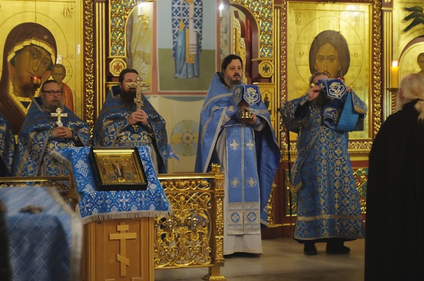 Богослужение в день праздника Введения во храм Пресвятой Богородицы.