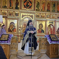 Праздник Воздвижения Честного и Животворящего Креста Господня.